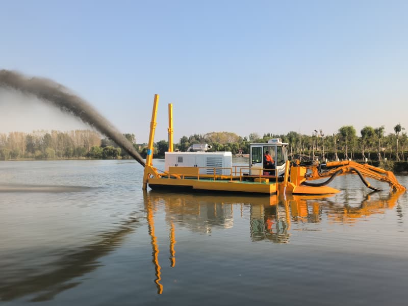 Amphibischer Mehrzweckbagger (900 m³/h) mit Saugpumpe/Schaufel