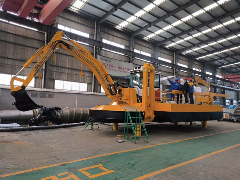 Amphibischer Mehrzweckbagger (900 m³/h) mit Saugpumpe/Schaufel